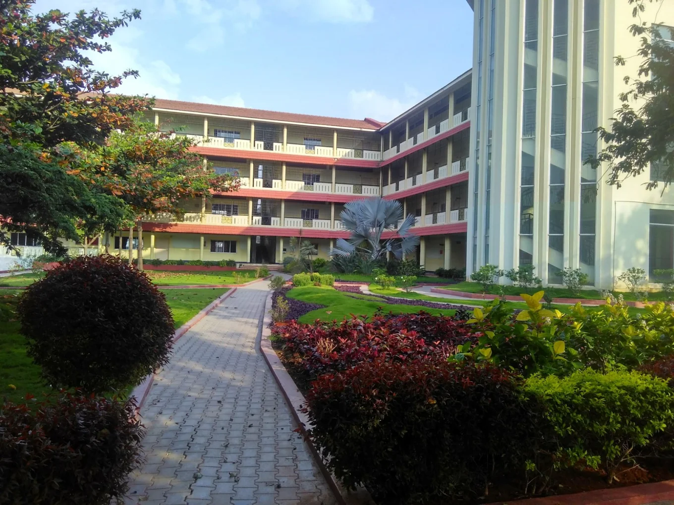 LAKE MONT FORT SCHOOL - Krishnarajapura
